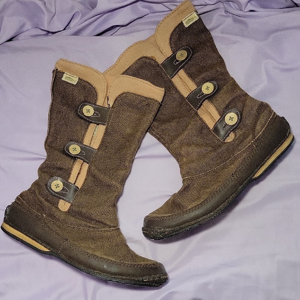 Simple brand Tomale Sustainable Vegan winter booties! Womens size 8